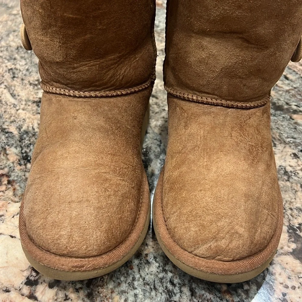 UGG hug your